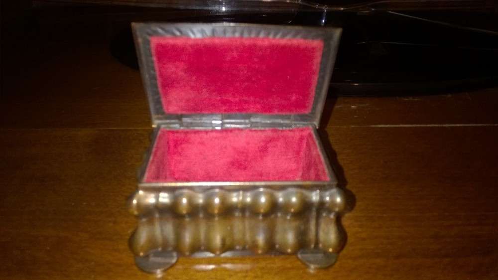 Caseta vintage pt bijuterii, arama, Guban