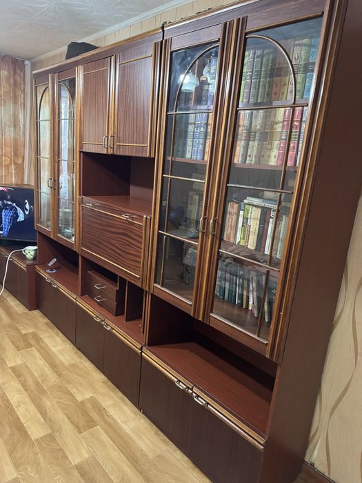 Сервант гарнитур для гостиной продам срочно