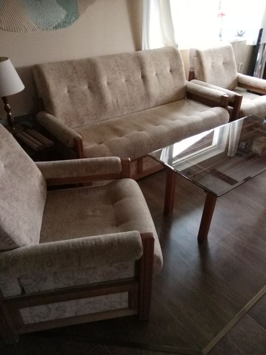 Диван две кресла и таборетка