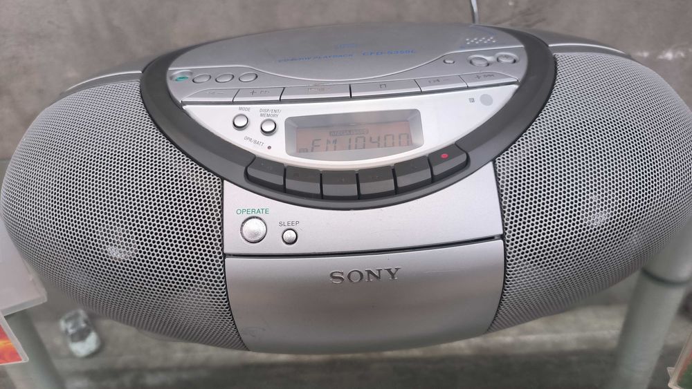 Продам магнитолу Sony CFD-S350L