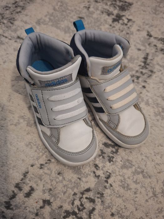 Adidași marca adidas marimea 26