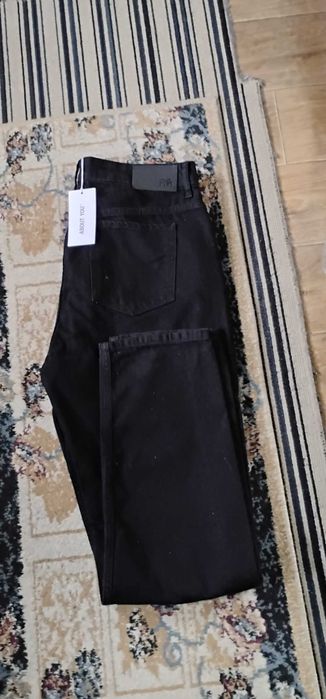 Vând blugi pentru bărbați