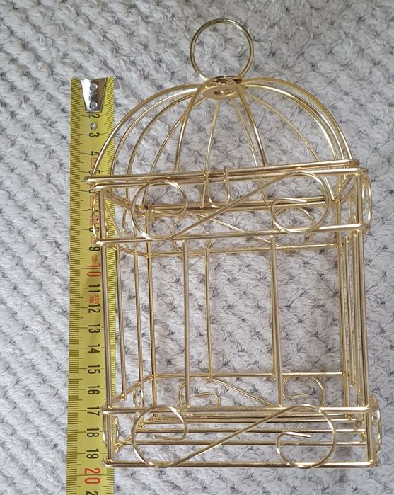 Златна клетка с отварящ се капак