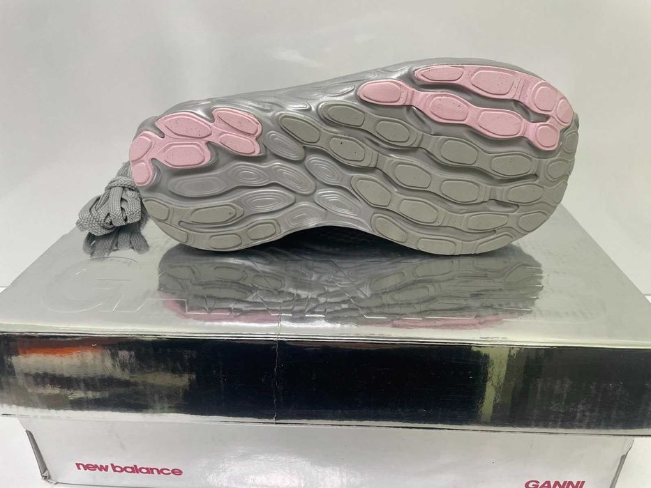 Нови дамски маратонки New Balance Fresh Foam GANNI Silver Metallic номер 38
