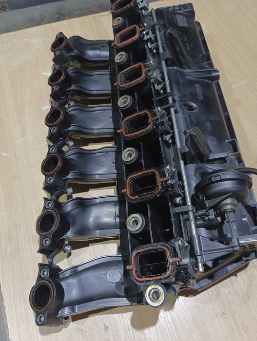 BMW всмукателен колектор Е90, Е60