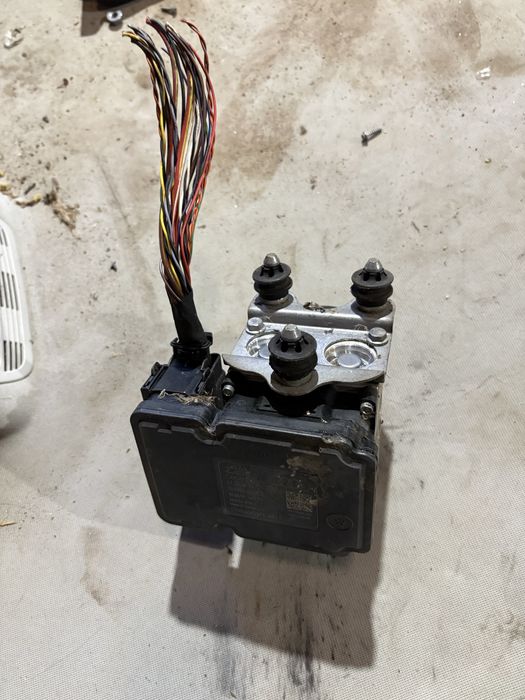 Audi Q7 3.0tdi 245кс face 2013 година АБС ABS Модул 4L0614517L