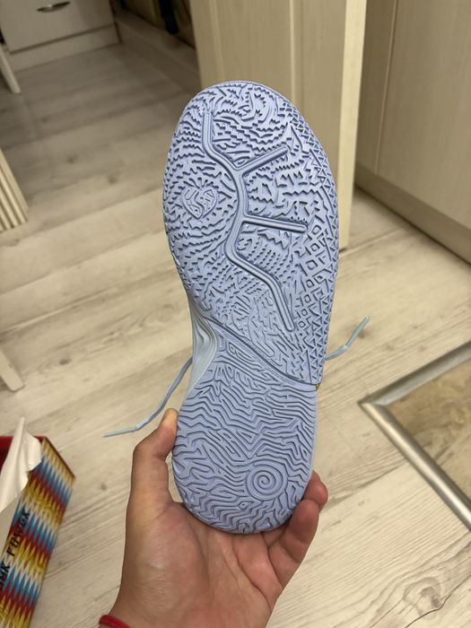 Продам баскетбольные кроссовки