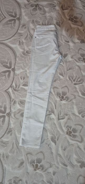 Blugi albi Tommy Hilfiger