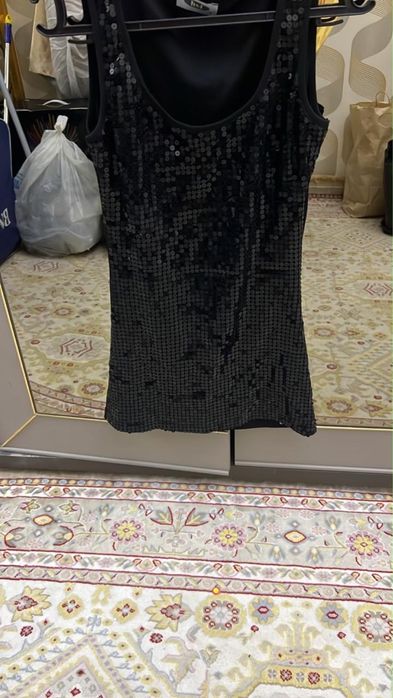 Платья и юбка в продаже