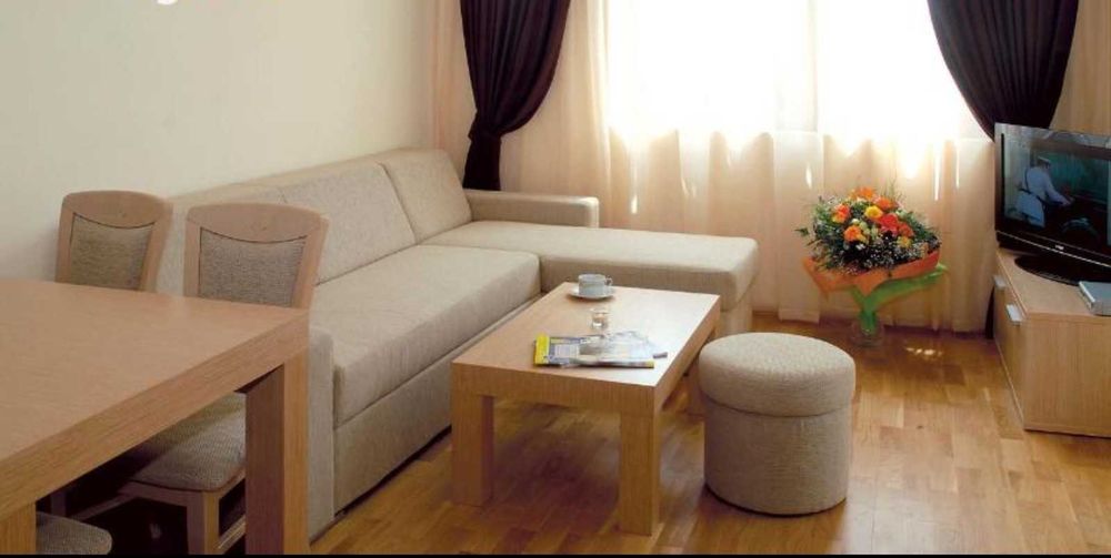 Дава се под наем Двустаен апартамент в Русе, Алеи Възраждане - 60 кв.м за 459 € - Снимка #2