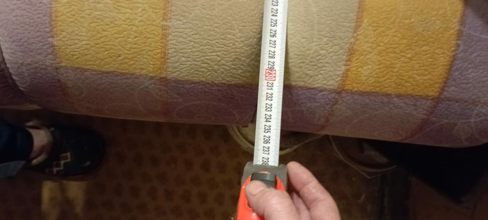 Советский  диван продам.