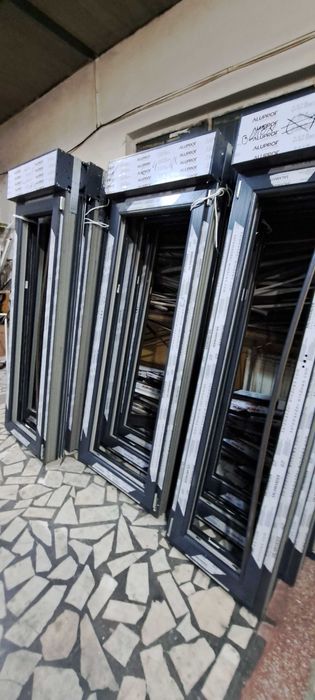 RULOURI Aluminiu si Usi de garaj rezidentiale SECTIONALE