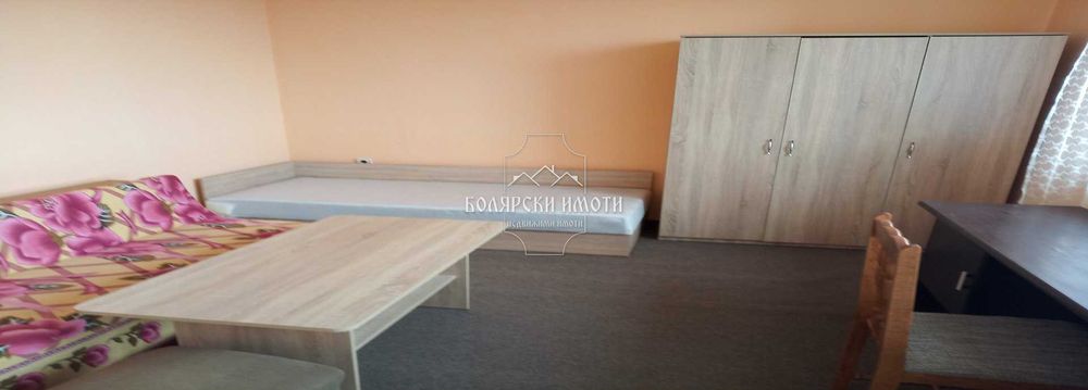 Тристаен в Акация