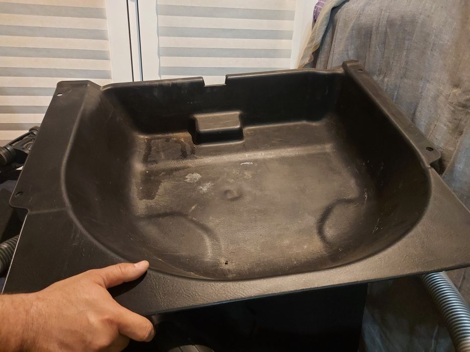 Ванна для багажника