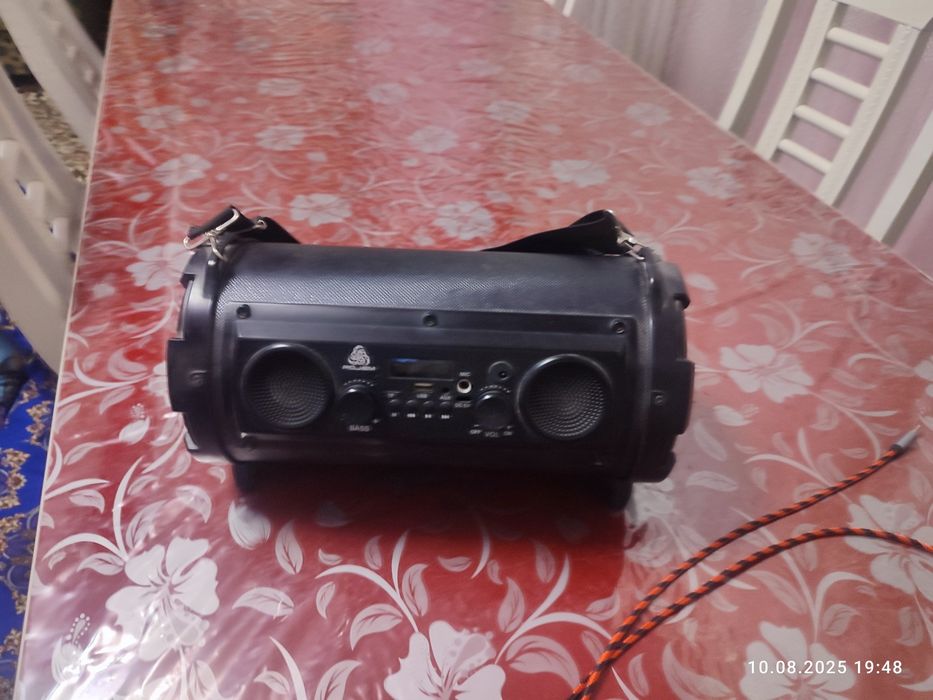 Радио магнитофон сотилади