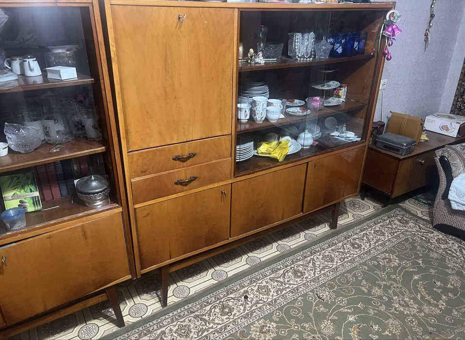 Отдам сервант.