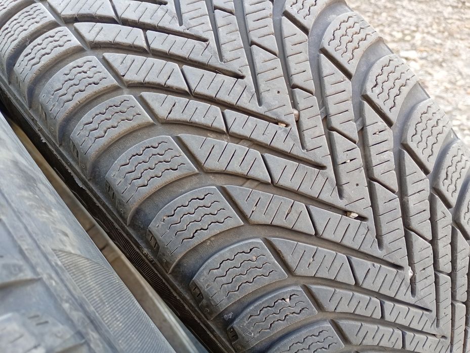 Комплект зимни гуми Pirelli с размер 215 60 17