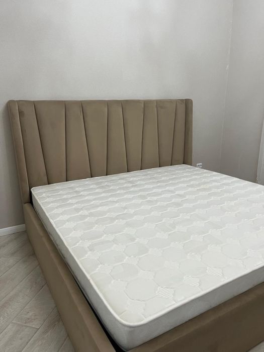 Продам спальный кровать с матрасом