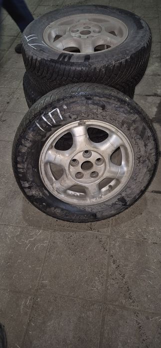 Шины с дисками в комплекте.