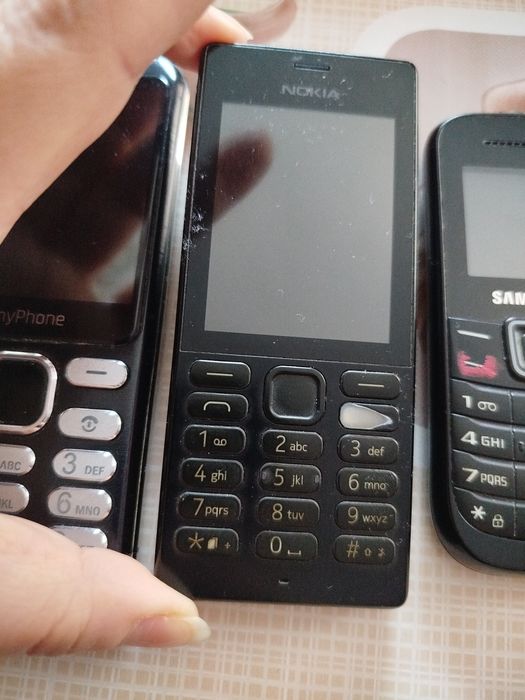 Телефони за части