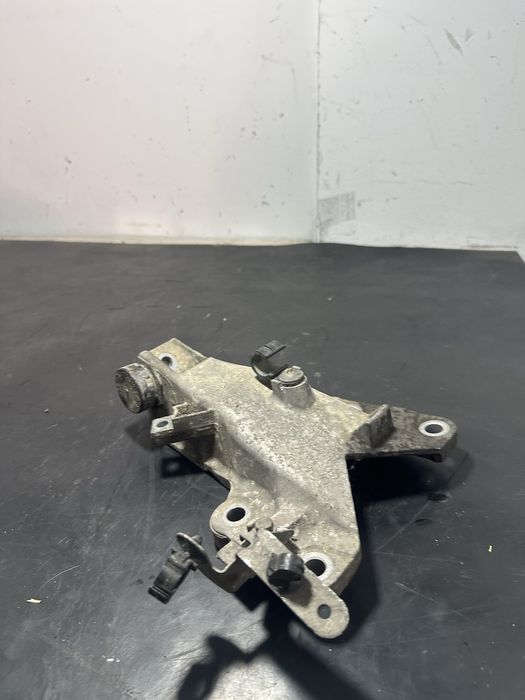 Suport motor stanga BMW Seria 3 E90 E91 E92 325i 330i 3.0 benzina 2.5