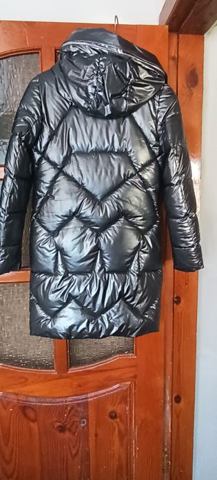 Продам женский пуховик.