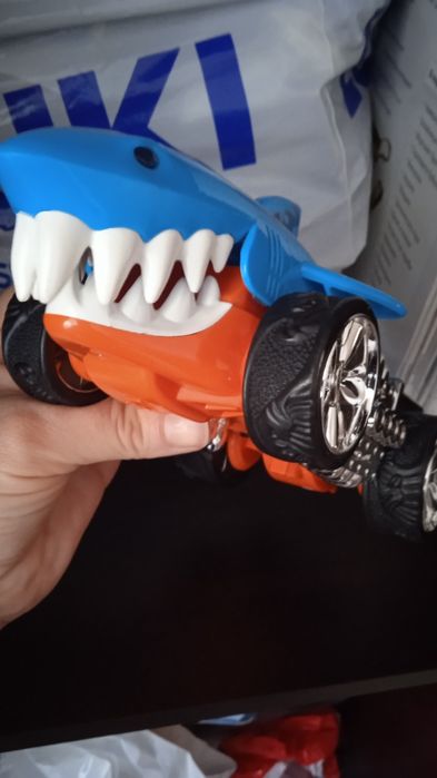 Детски коли Маккуин и Хот уилс акула