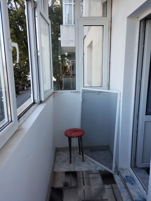 Vând apartament cu 3 camere semi-decomandat în Țăndărei, Ialomița.