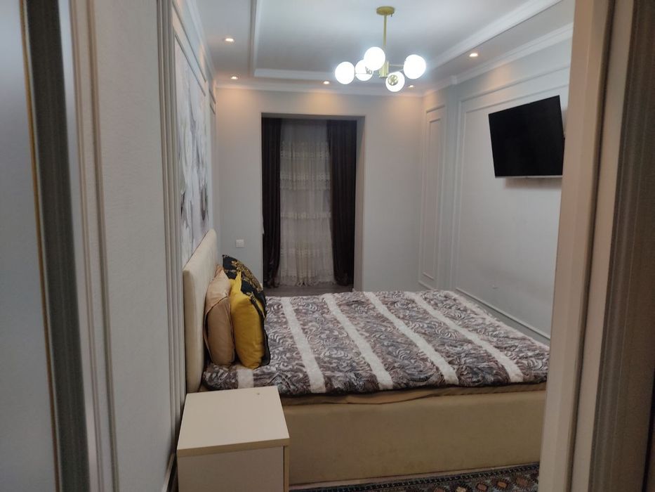 Navoi shaxar tomson maktabi bilan qarama qarshi  domda lyux kvartira