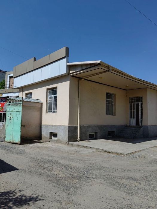 Сдам два этажа : первый и цоколь в центре города 240 кв м