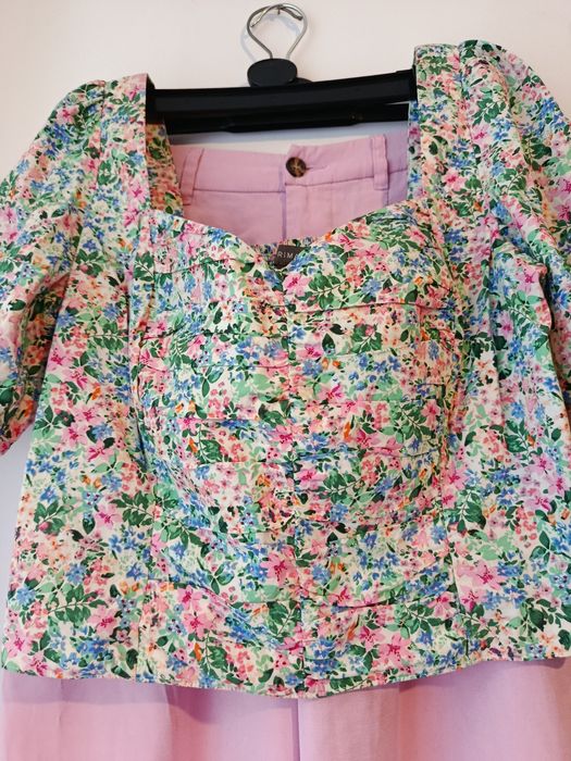 Set pantaloni și top