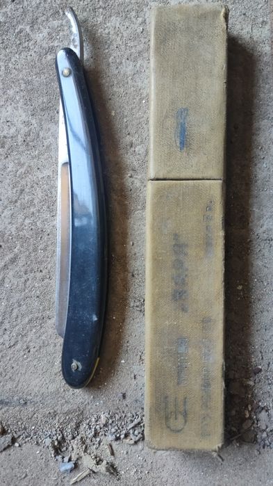 Продам бритву опасную с правкой.