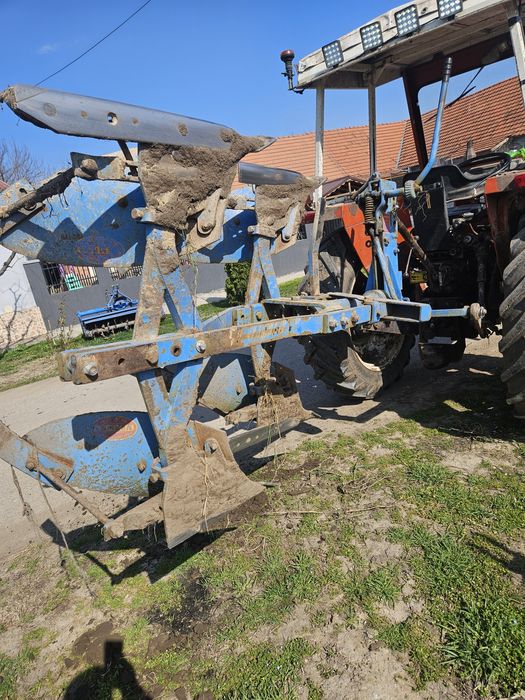 De vânzare plugu si remorcă de 5 tone