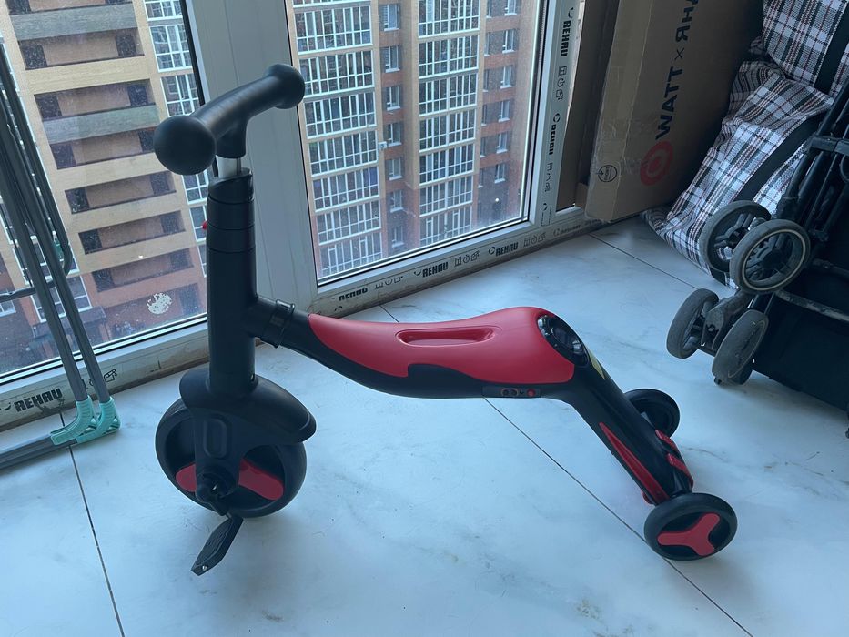 Продаю беговел 3 в 1