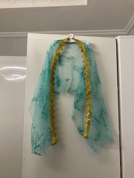 Платья для девочек и костюм для мальчиков