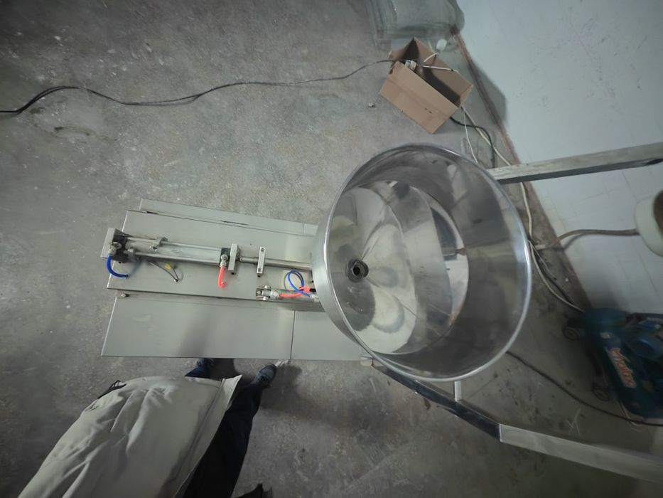 Аппарат для упаковки жидкостей