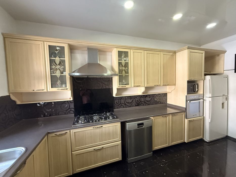 Продается кухонная мебель б/у