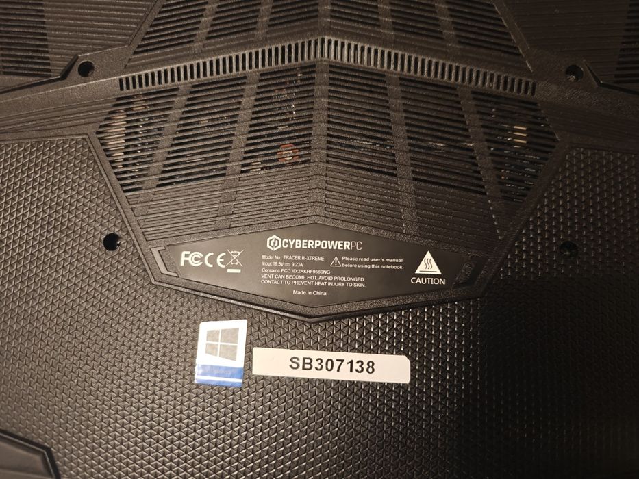 Геймърски лаптоп Cyberpower Tracer III Extreme – i9 / GTX 1060 / 16GB