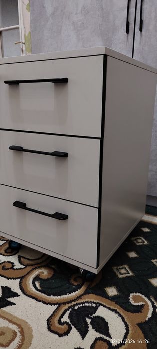 Современная тумба для офиса и дома —