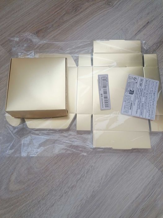 Златни кутийки за подарък