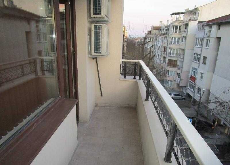 Двустаен апартамент във Възраждане!