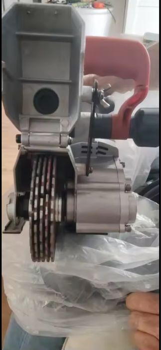 Фреза за копаене на канали с 5 диска и помпа за обезпрашаване