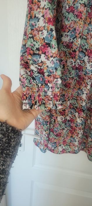 Rochie cu flori foarte potrivita în sarcina
