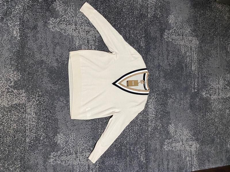 Vând bluza urgent la jumătate de pret