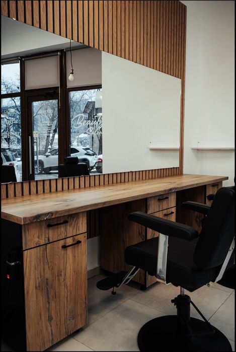 Posturi de coafor , frizerie si manichiura