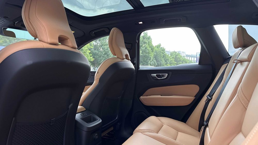 Продается новый Volvo XC60 гибрид фул с официальной гарантией