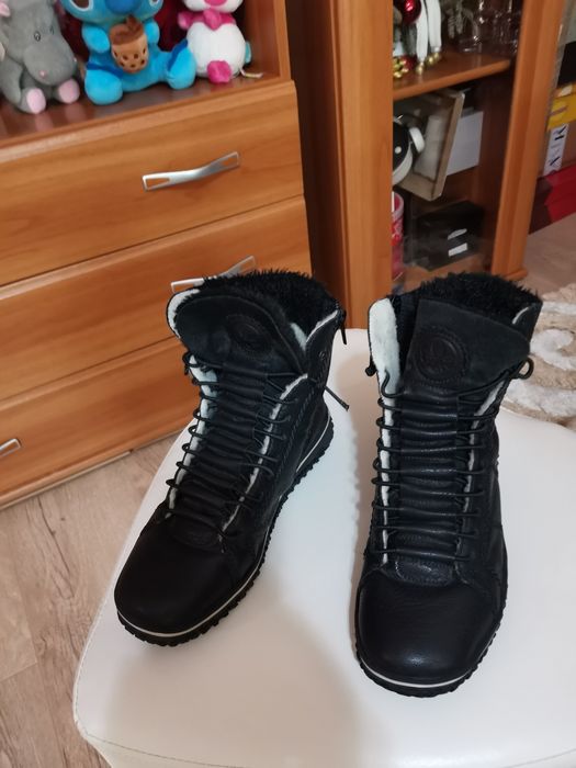 Ghete iarna in stare impecabila, din piele, rieker