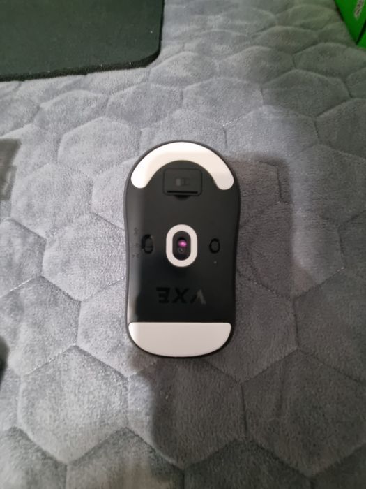 Vand mouse vxe r1 se cu dongle utilizat putin bateria rezista mult 1000 polling rate