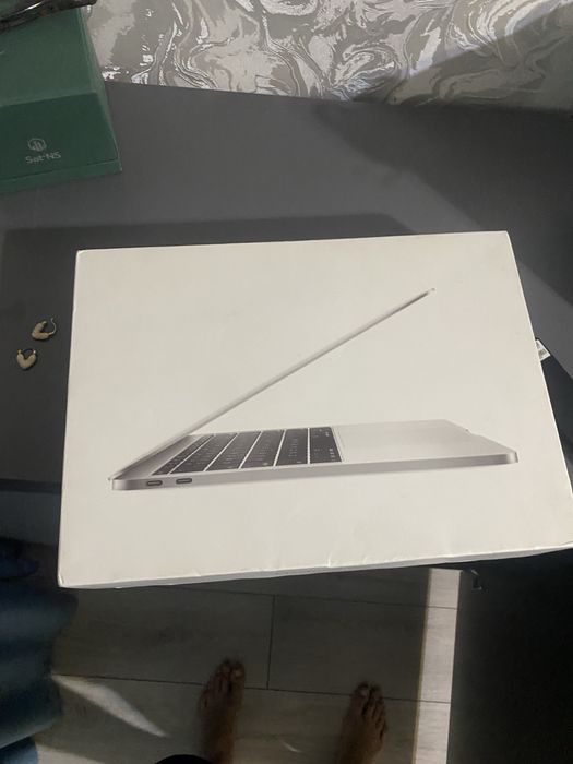 Macbook pro 256гб 2018.