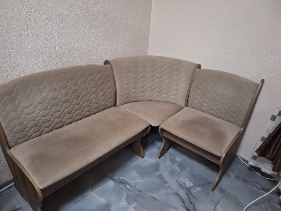 Vând colțar cu spațiu de depozitare + 2 tamburele